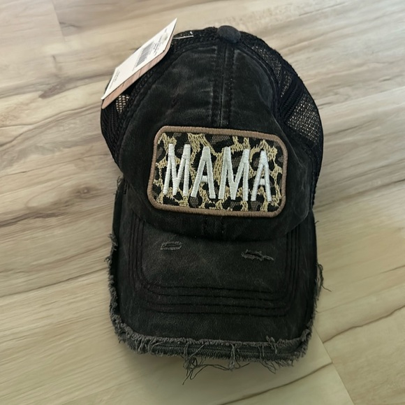 Buckle Accessories - BNWT Mama hat